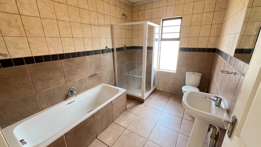 3 Bedroom Property for Sale in Langenhovenpark Free State